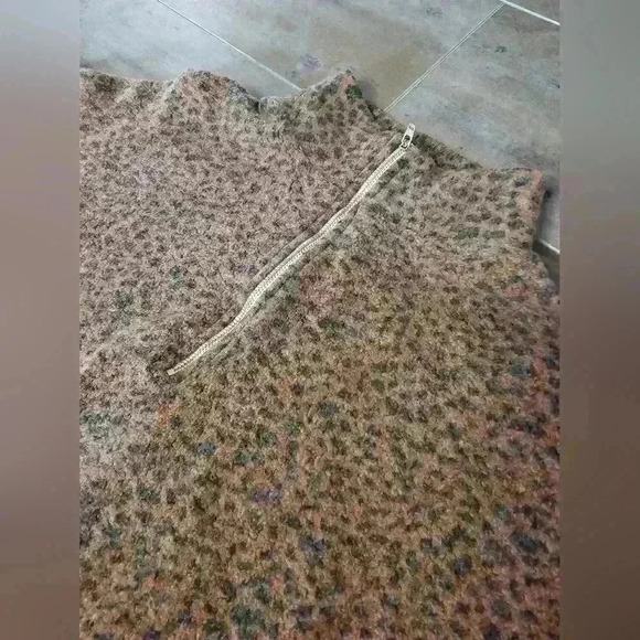 Monrow Women's Half Zip Sweatshirt - Picture 6 of 8